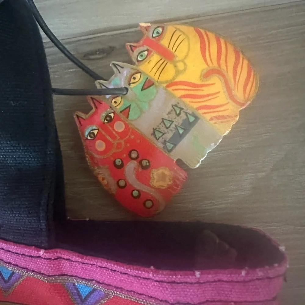 Laurel Burch Feline Friends Tote - Picture 5 of 9